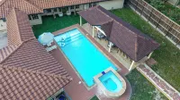 Katy Oasis with Huge Patio, Pool & Game Room - مسبح