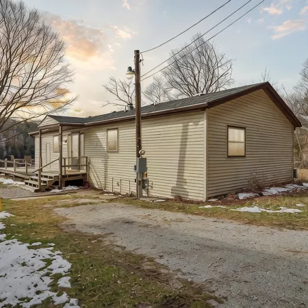Relaxing Croton lake cottage w/ hot tub Hotels in Newaygo County