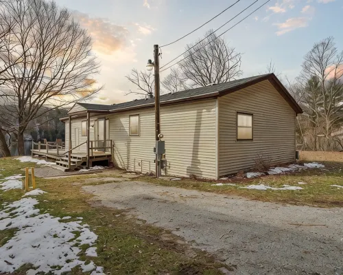 Relaxing Croton lake cottage w/ hot tub Hotels in Newaygo County