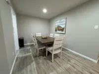 Glenmeadow Retreat 2BR Sleeps 6!