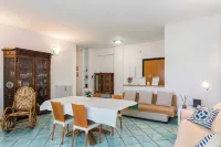 Casa Elan Salerno, large and bright apartment, a stone's throw from the beach