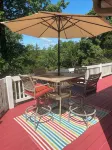 Charming 2-bdrm house with AC, WiFi in Cherokee Village with amazing river views