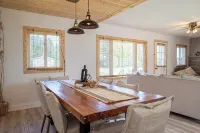 Private PEC Retreat w Games Room - Country Houses