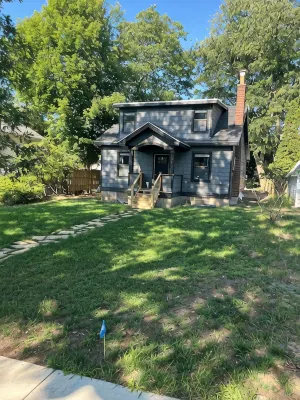 Lake Breeze Cottage 6 beds w AC, hot tub near Lake Michigan beach and The Deck. - Wifi