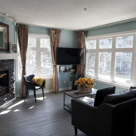 Exclusive Canmore Retreat: Mountain View Apartment Steps from Downtown