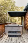 Cozy 2-bedroom cabin with sauna outside of Yosemite