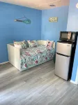 Spacious, comfortable rooms near beach & Newport