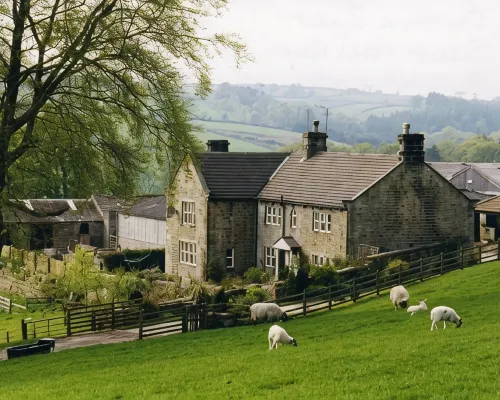 Well appointed cottage on a working hill farm Hoteles en Otley