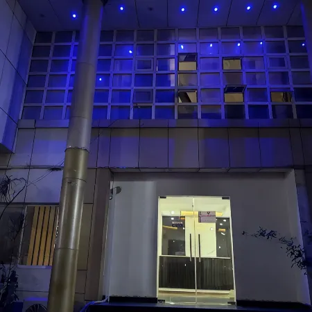 Whitehouse Msquare Hotel