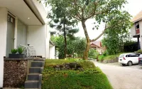 Mutiara Home Villa - Villas