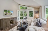 Quiet Carriage House Charmer NEW KING BED
