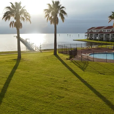 Beautiful  Waterfront Allegro North,  Private Fishing Pier,  Pool,  Green Space