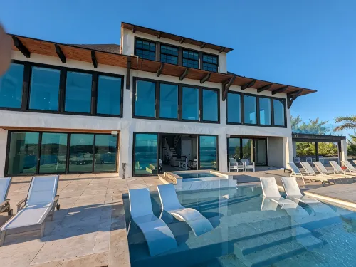 Beachfront estate home with private 70’ dock and 7500sq ft. of living space - 4つ星