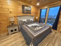 3 Bedroom 3 Bath - Indoor Swimming Pool - Game Room- 2 minutes off the Parkway - 4 Sao