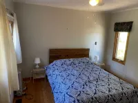 Cozy, modern cottage lots of space, perfect waterfront for swimming / water fun!