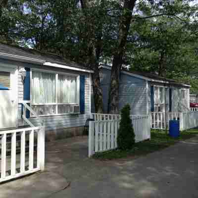 Wasaga Beach walk to main end Free Parking Free Wifi Hotel Exterior