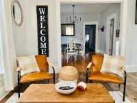 The Broadway Cottage - Great Bend Downtown(Pet Friendly)