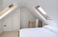 Beautiful self contained Cotswold style cottage 15 mins Central Oxford