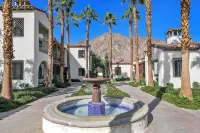 Single story Luxurious 1 BR 1 BA Kitchen Living Resort Pools Gym