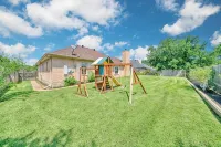 Luxury Villa Near A&M w/Grand Hall & Game Room