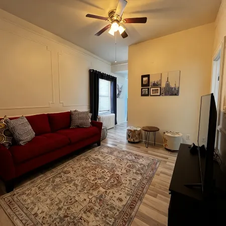 Beautiful 3 Bedroom Apt Home, Jersey City Отели рядом с достопримечательностью «Станция PATH Newport»