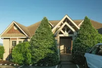 Walk to ski slopes! INCREDIBLE MTN VIEWS,SUNSETS, HOTTUB, FIREPLACE