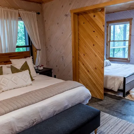 Luxury 5 BR Cabin with Hot Tub and Views!