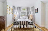 Cozy private apartment in a historic Victorian house close to downtown
