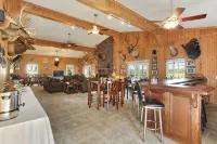 EXCEPTIONAL EXCLUSIVE ONE-OF-A-KIND 5 BEDROOM 5 BATH LODGE IN VENICE - Homestays