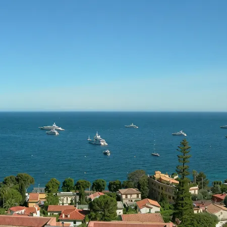 Sea view garden apartment with pool option. Near beach between Nice and Monaco