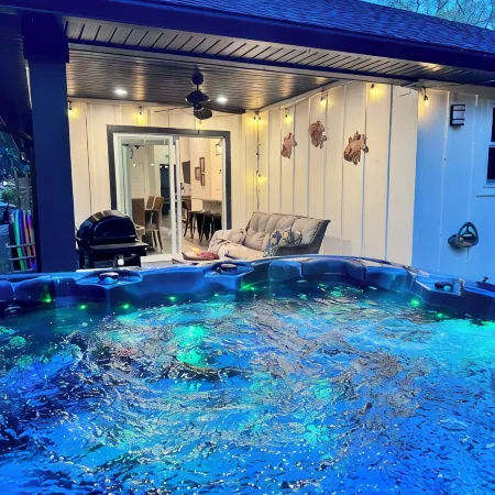 Charming 2 Spacious homes, 6 KingBeds, 2 Hottubs, Mins to St Aug, Pet friendly