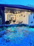 Charming 2 Spacious homes, 6 KingBeds, 2 Hottubs, Mins to St Aug, Pet friendly - บังกะโล