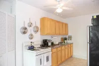 Beautiful Apt ONE STOP from Manhattan