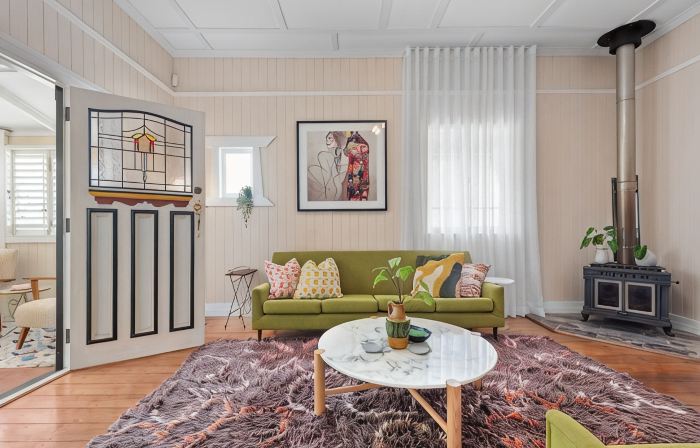 A Colourful Life! 4Bed/2.5Bath/1Car ~ Queenslander