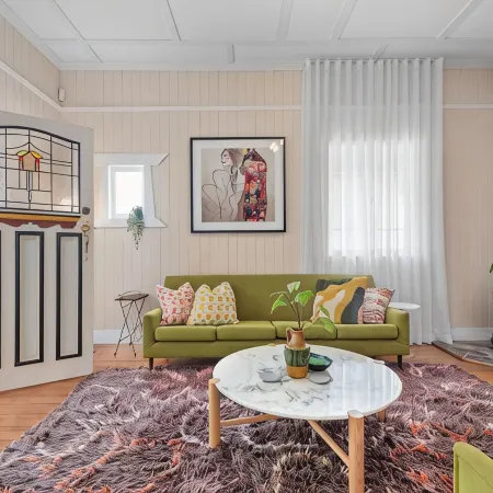 A Colourful Life! 4Bed/2.5Bath/1Car ~ Queenslander