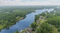 Anchors Away: Modern Irish Hills Lakefront w/ Beach, Dock, Kayaks, Cornhole - 精品