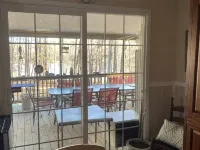 Pat's Place ~ Lovey’s at the Lake - Homestays