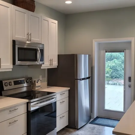 Charming 1-bedroom apartment in Bokeelia with WiFi, AC, pool & heated spa