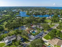 Pool, hot tub, putting green, pickleball, tiki bar, fire pit - Wifi