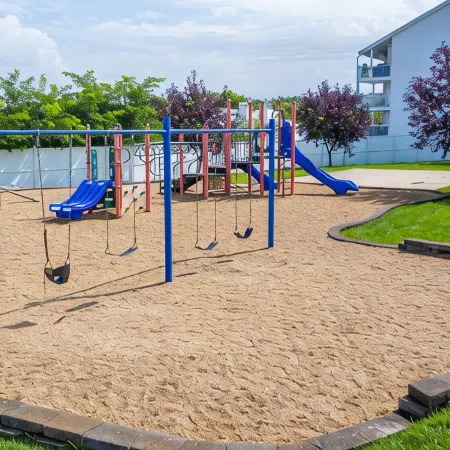Believe the 275+ 5 star reviews! Main waterfront & boat slip, Ice cream machine.