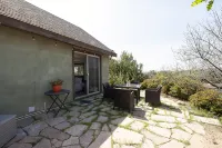 30% OFF! Malibu Serene Cottage w/King Bed • Beach View • BBQ