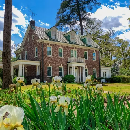 Entire Historic Home with 3620Sqft Perfect for Families