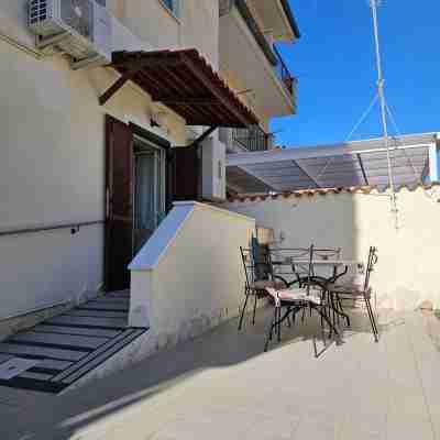 Apartment in central area with outdoor space 10 minutes from the airport Others