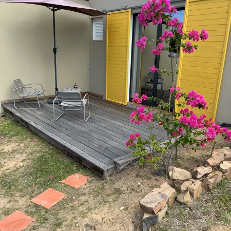 Cosy studio overlooking the rock, 5 minutes from the beach on foot