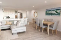 2 Bed apartment opposite the beach