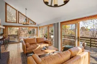 Serene, Secluded Cabin 5 Miles from the Biltmore and Downtown - Chalets