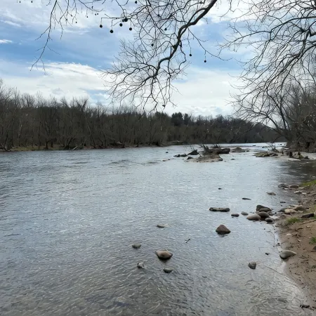 Rivergreen Cottage-"Off The Grid"-WALK TO RIVER!! Solar Powered!