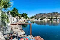 Lake House! Paddleboat, kayaks, fire pit, bikes, fish! fountain&mountain views! - Mountain view