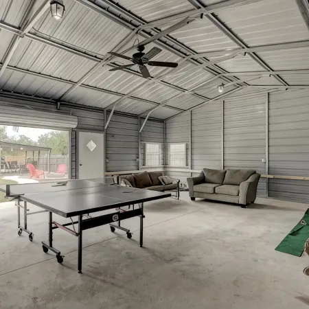 OU-Walk to Main St- Big Deck- Patio -Fire Pit -Man Cave