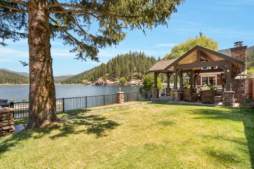 Waterfront Luxury Tiny Home w/ private dock on Deer Lake